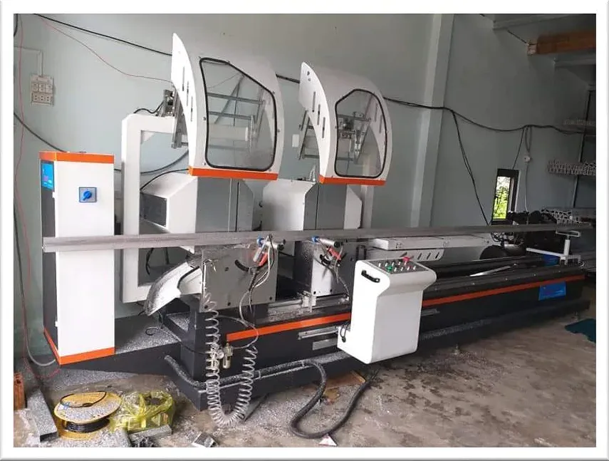 Máy cắt nhôm với hai đầu cắt nghiêng